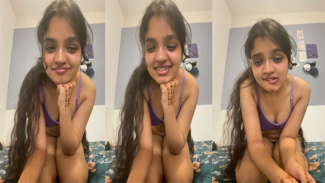 Cute College Babe Showing Nude On Live